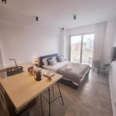 New, Modern Studio, Universal Residences