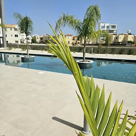 New, Modern Studio, Universal Residences Apartment