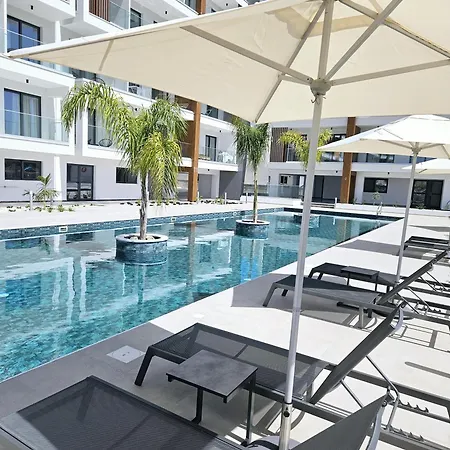 New, Modern Studio, Universal Residences Apartment *