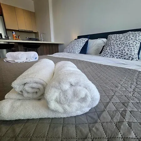 New, Modern Studio, Universal Residences 公寓 *