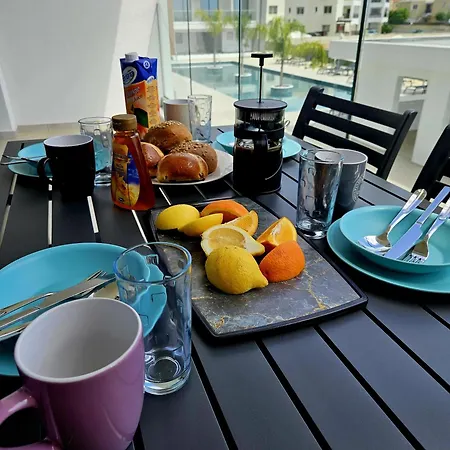 New, Modern Studio, Universal Residences Apartment