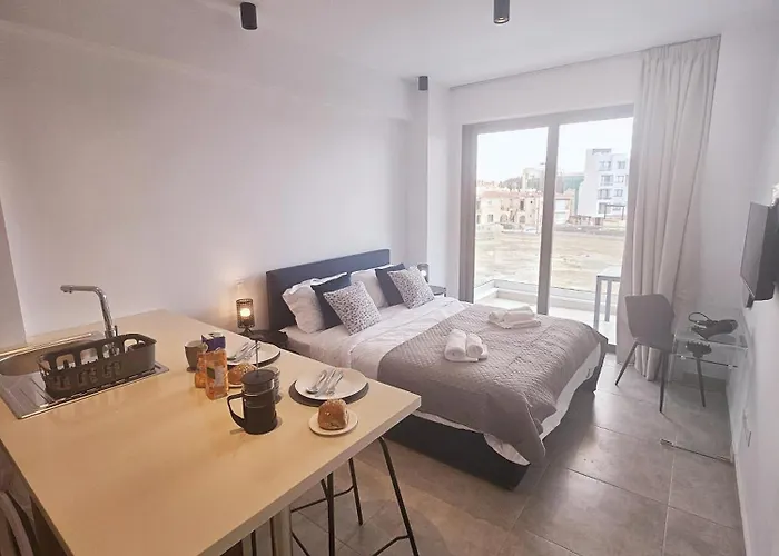 New, Modern Studio, Universal Residences