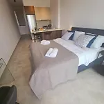 Apartment New, Modern Studio, Universal Residences *
