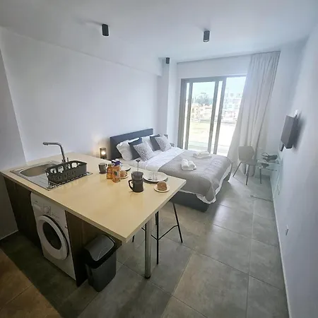 New, Modern Studio, Universal Residences パ フォス